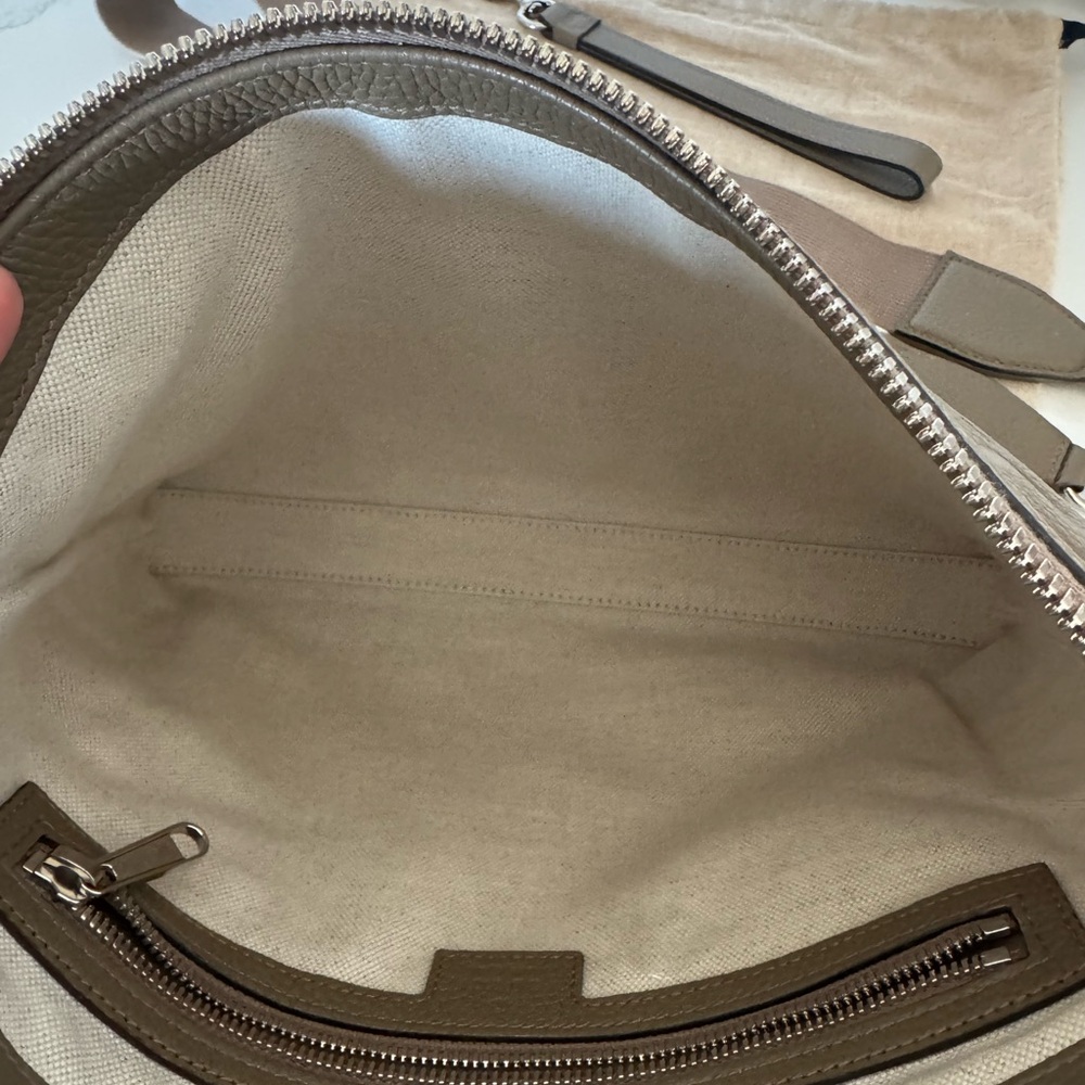 SALE******Gucci Jumbo GG Taupe Leather Medium Crossbody - Picture 5 of 9